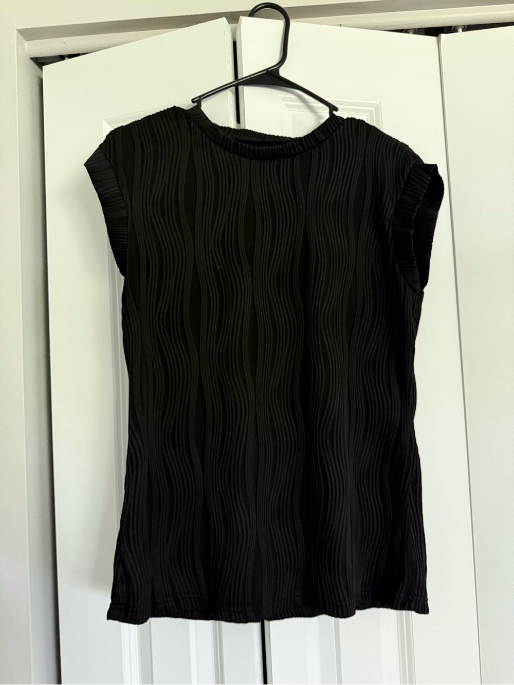 Black Textured Sleeveless Women's Top